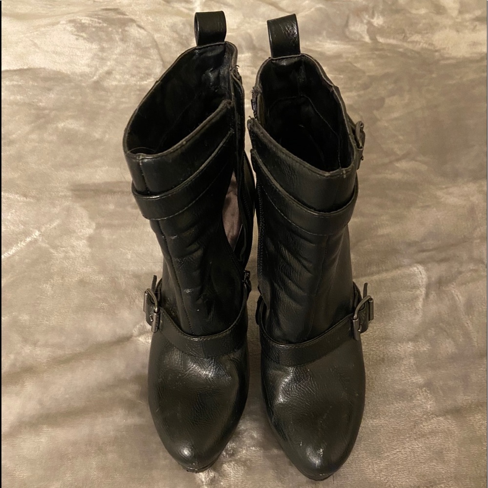 Simply Vera Short black high heeled boots